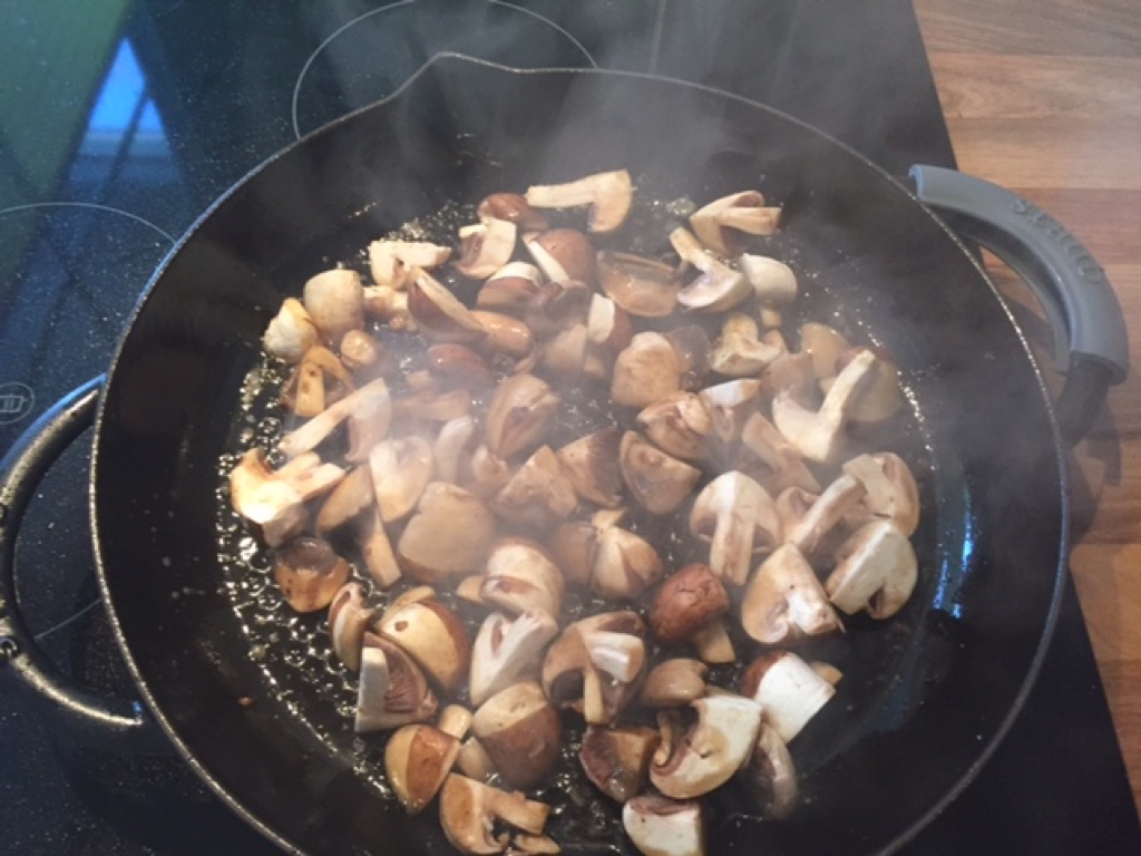 Steaks mit Pilzen in Balsamico mit Gnocci